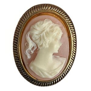Vintage 70s/80s Peach and White Cameo Brooch